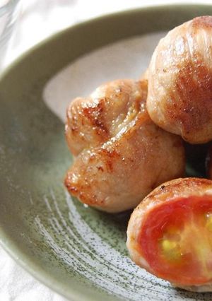 A picture of Juicy Tomatoes Rolled In Pork.