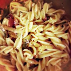 A picture of Pasta con Peperoni e Zucchine.