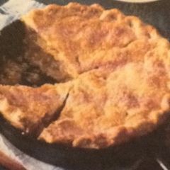A picture of Cinnamon Apple Pie.
