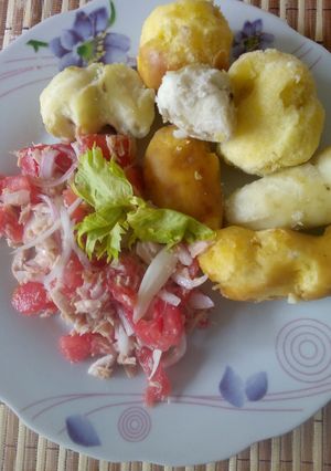 Una foto de Ensalada de atún con papas