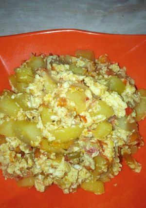 A picture of Irish and egg sauce.