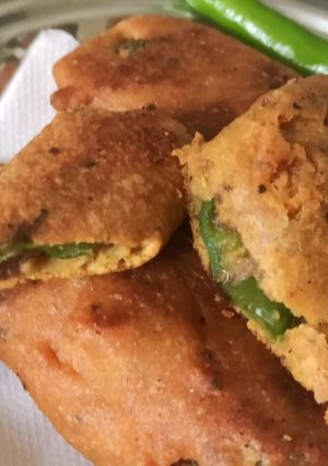 A picture of Green chilli pakoda.
