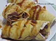 Una foto de crepes con caramelo