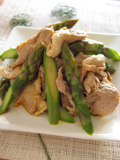 A picture of Pork and Asparagus Tossed in Egg Yolk and Soy Sauce.