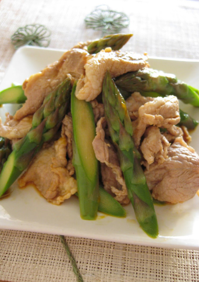 A picture of Pork and Asparagus Tossed in Egg Yolk and Soy Sauce.