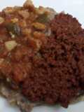Carne de puerco a la mexicana tipo ranchero con frijoles rojos en huarache