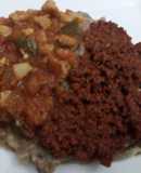Carne de puerco a la mexicana tipo ranchero con frijoles rojos en huarache