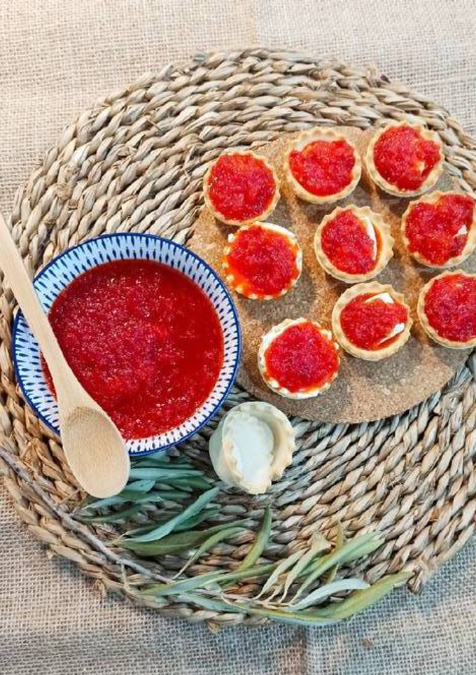 Una foto de Canapés con confitura 🥣 de pimientos rojos🌶️ en Mambo Cecotec