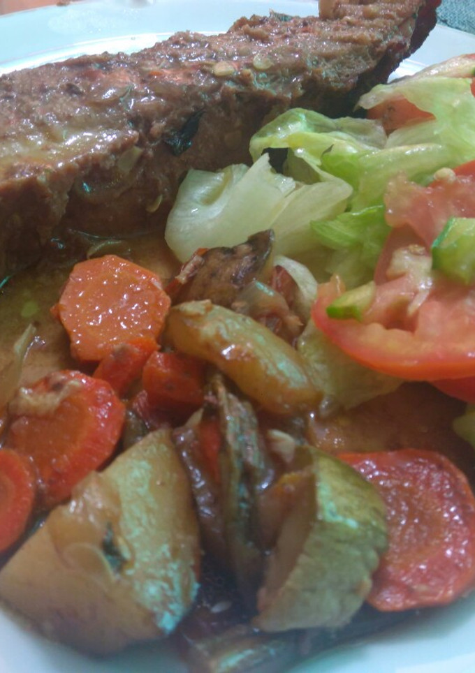 Una foto de Pecho de res al horno con vegetales