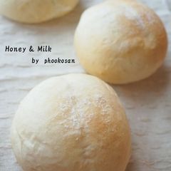 A picture of Honey & Milk Fluffy White Rolls.