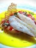 Filetto di San Pietro con panzanella e frullato di datterini