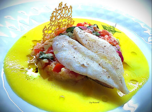 Foto di Filetto di San Pietro con panzanella e frullato di datterini