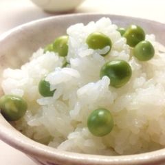 A picture of Fluffy Bean Rice (Rice with Peas).