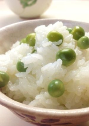 A picture of Fluffy Bean Rice (Rice with Peas).