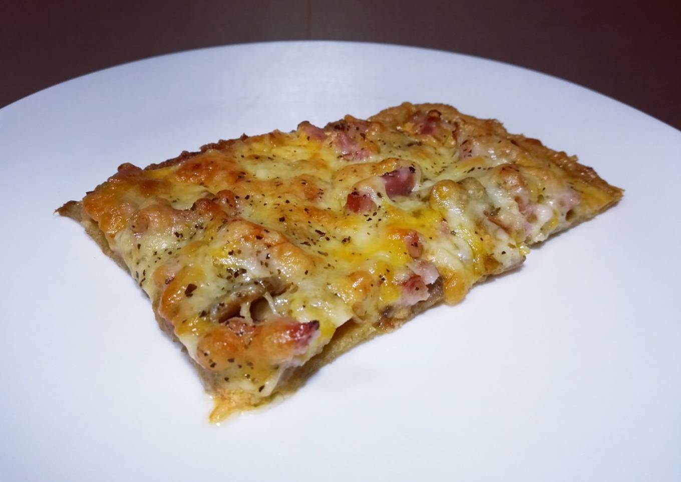 Pizza carbonara con base de quinoa