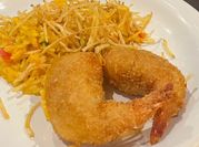 Uma foto de risoto camarão