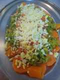 Ensalada cocida de zanahoria, zapallitos, huevo y tomate