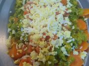 Una foto de ensalada cocida zanahoria