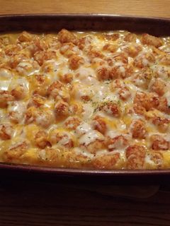 A picture of Cheesy Tater Tot Hotdish.