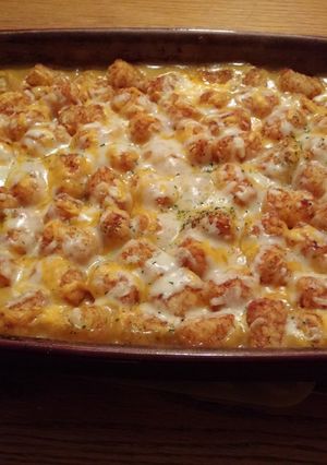 A picture of Cheesy Tater Tot Hotdish.