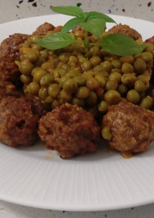 Foto principal de Albóndigas de bambú y germinados con guisantes