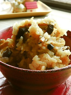 A picture of Mixed Rice with Autumn Shimeji Mushroom and Aburaage.