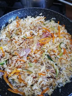 Foto di Riso basmati con verdure 🥕🥒speck 🥓e salsa di soia 🍚🍜