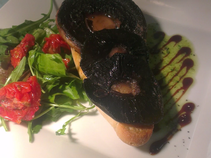 Easy Way Prepare Recipe Bruschetta of mushrooms &amp;amp; garlic that is So Delicious, Can Spoil the Tongue}