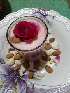 રોઝ લસ્સી (Rose Lassi Recipe In Gujarati) રેસીપી મુખ્ય ફોટો