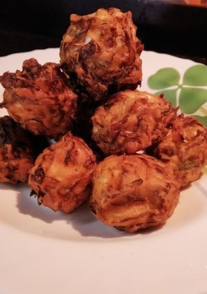 A picture of Cabbage pakoda.