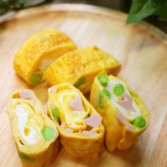 A picture of Omelette with Spring Colours.
