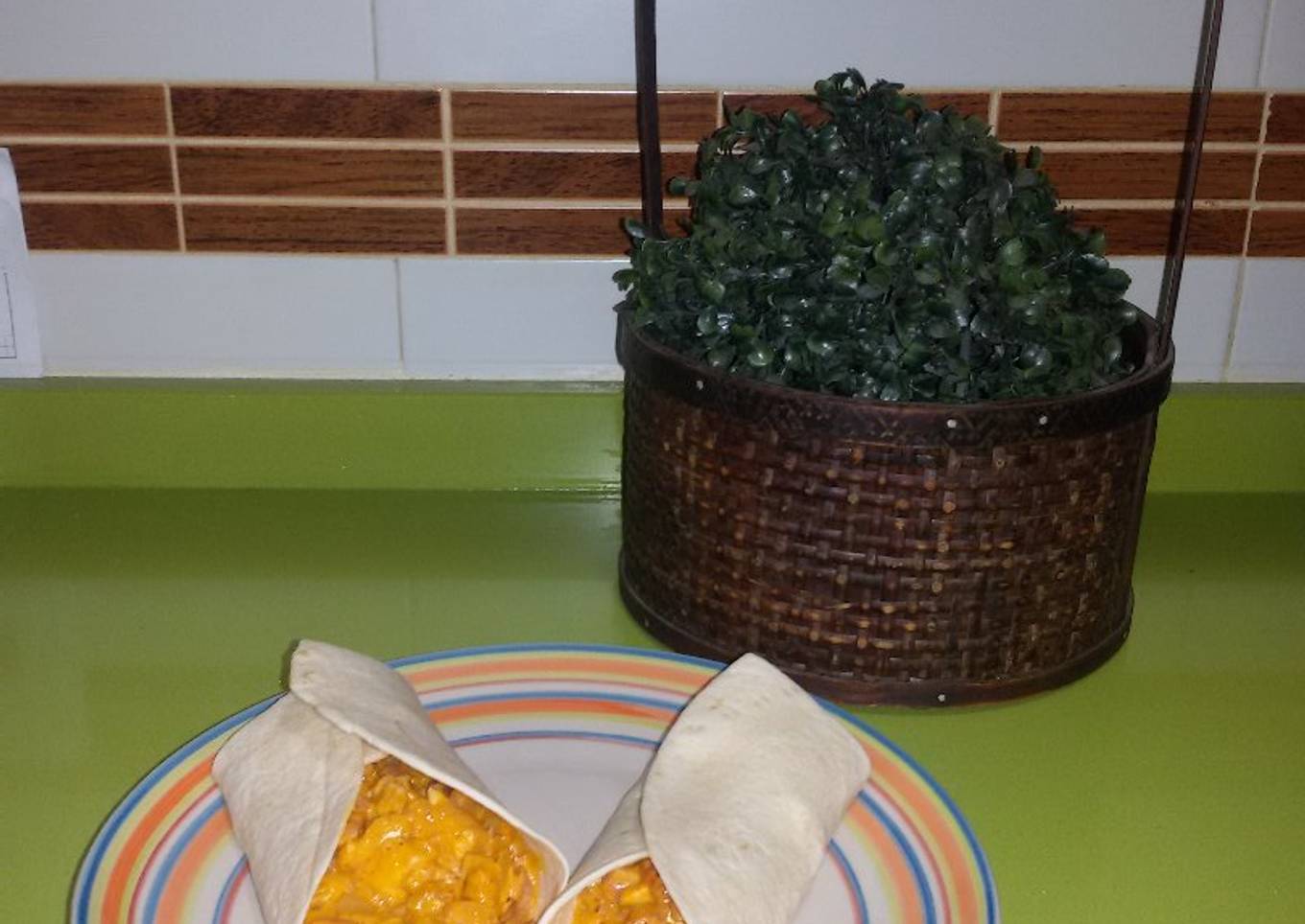 Burritos de pollo y salsa gaucha