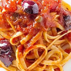 A picture of Spaghetti alla Puttanesca.