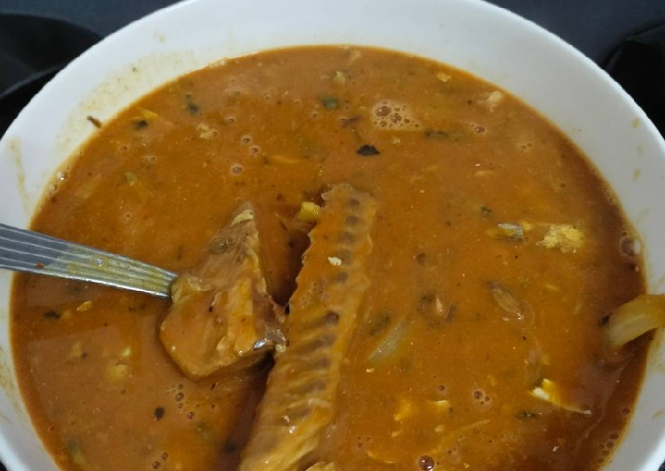 Kari sardin dalam tin