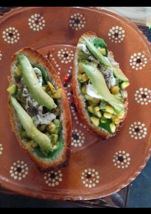 Una foto de Molletes de espinaca y calabaza 🌱🥖