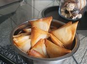 Une photo de samoussa entrée