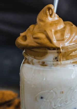 Una foto de Café espumoso Dalgona | Recetas.com