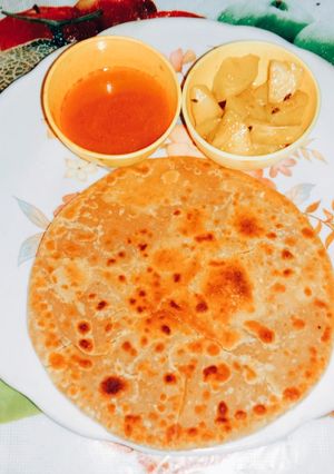 A picture of Tasty and crispy cheese paratha.