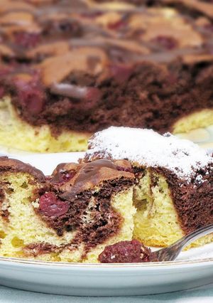 Márványos, meggyes piskóta recept fotója