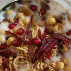 A picture of Dahi Bhalle.