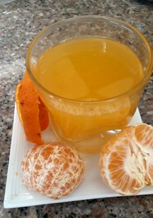 Una foto de Jugo de mandarina casero