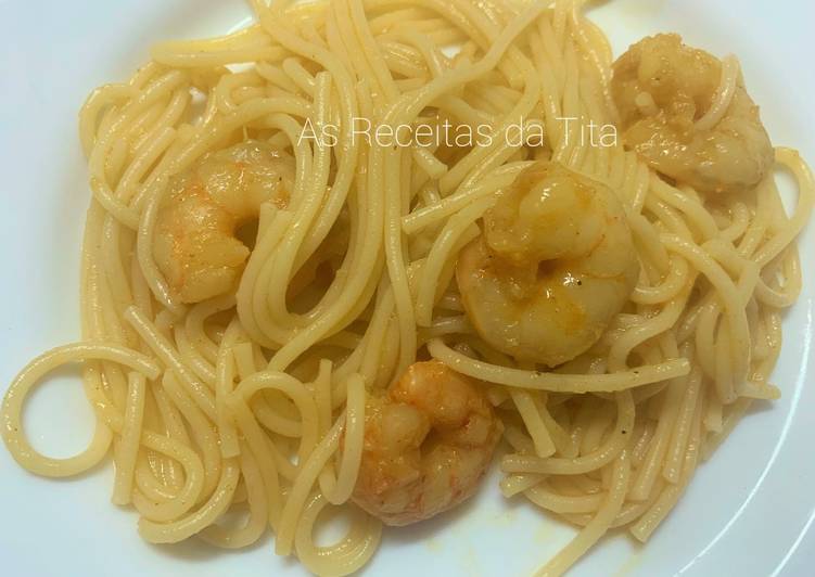 Miolo de Camarão Salteado com Esparguete - Tudogosreceitas