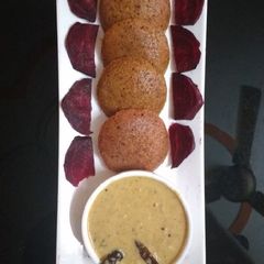 A picture of Beetroot Idli.