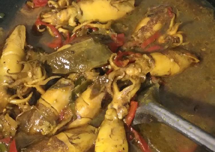 Cara Gampang Menyiapkan Cumi (Sotong) Hitam yang Lezat