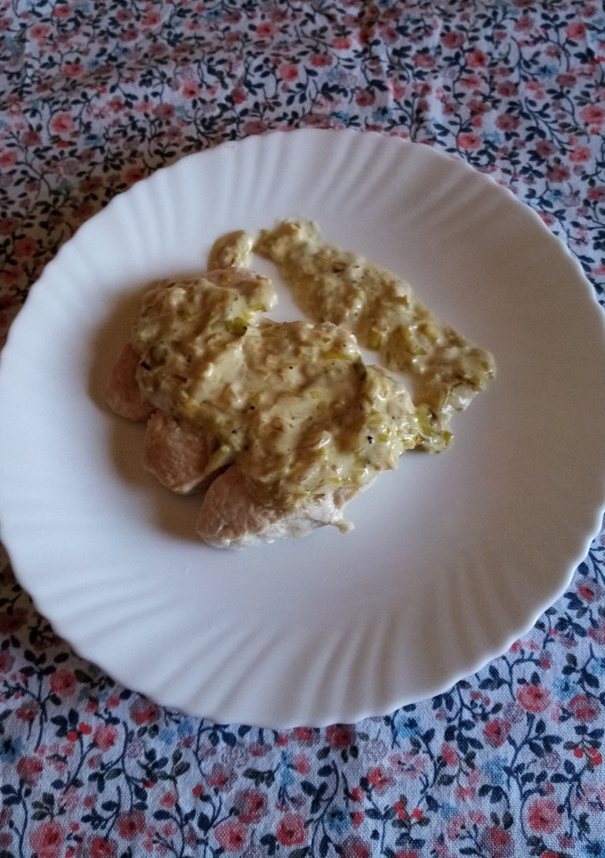 Una foto de Solomillo de pavo con salsa de puerros