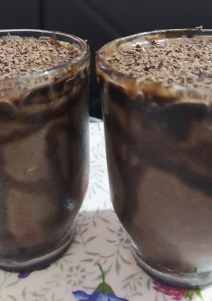 ચીકુ ચોકલેટ સ્મુધી (Chikoo Chocolate Smoothie Recipe In Gujarati) રેસીપી મુખ્ય ફોટો