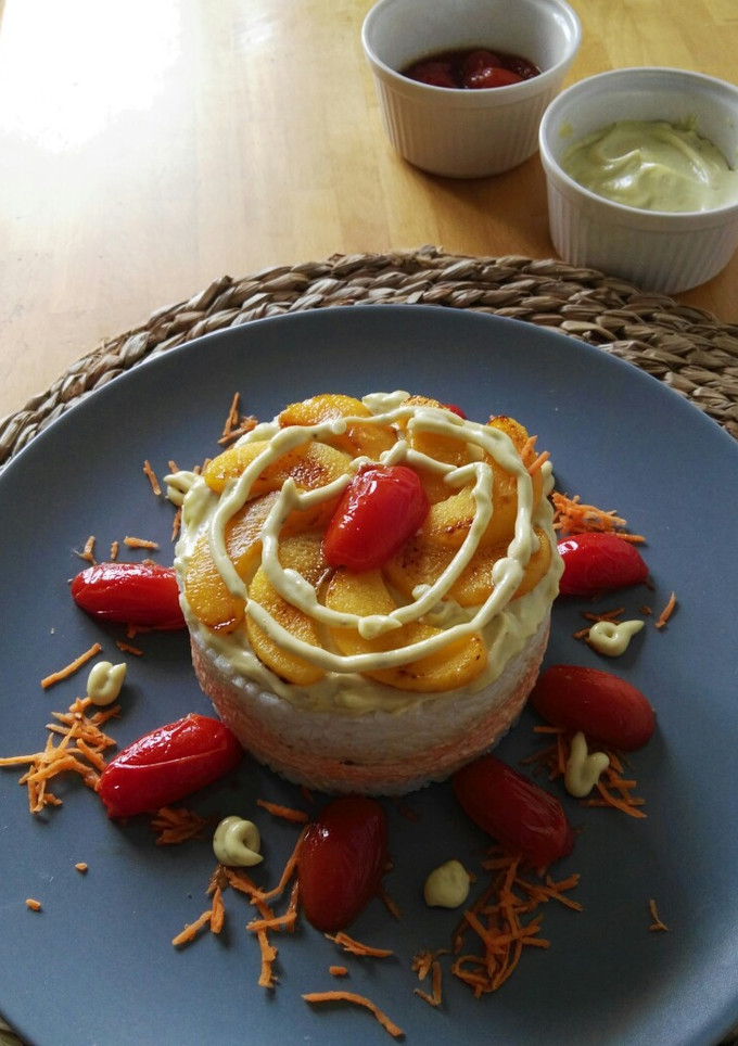 Una foto de Pastel de arroz con melocotón a la plancha