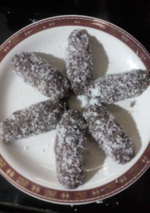 કેળા ચોકલેટ રોલ (Banana Chocolate Roll Recipe In Gujarati) રેસીપી મુખ્ય ફોટો
