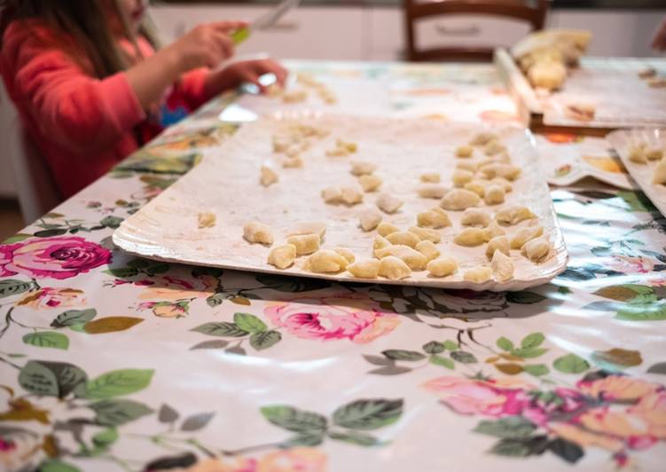 Steps to Make Super Quick Homemade Gnocchi con papà!