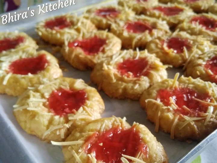 Easy Ways Prepare Recipes Strawberry Thumbprint Cookies the  Makes Drooling Appealing.
